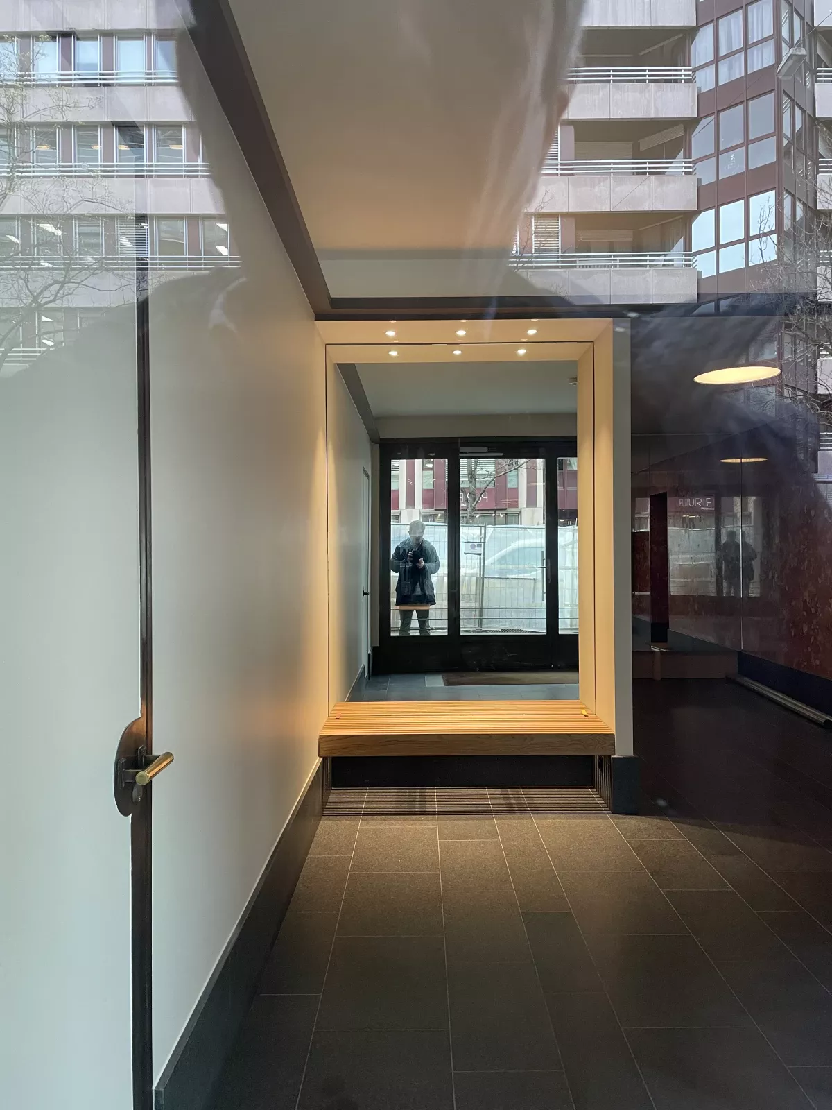 Entrée d'un immeuble de logements